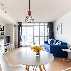 luxurious-condo-with-a-lake-view-and-free-parking.niagara-fallshotels.com/